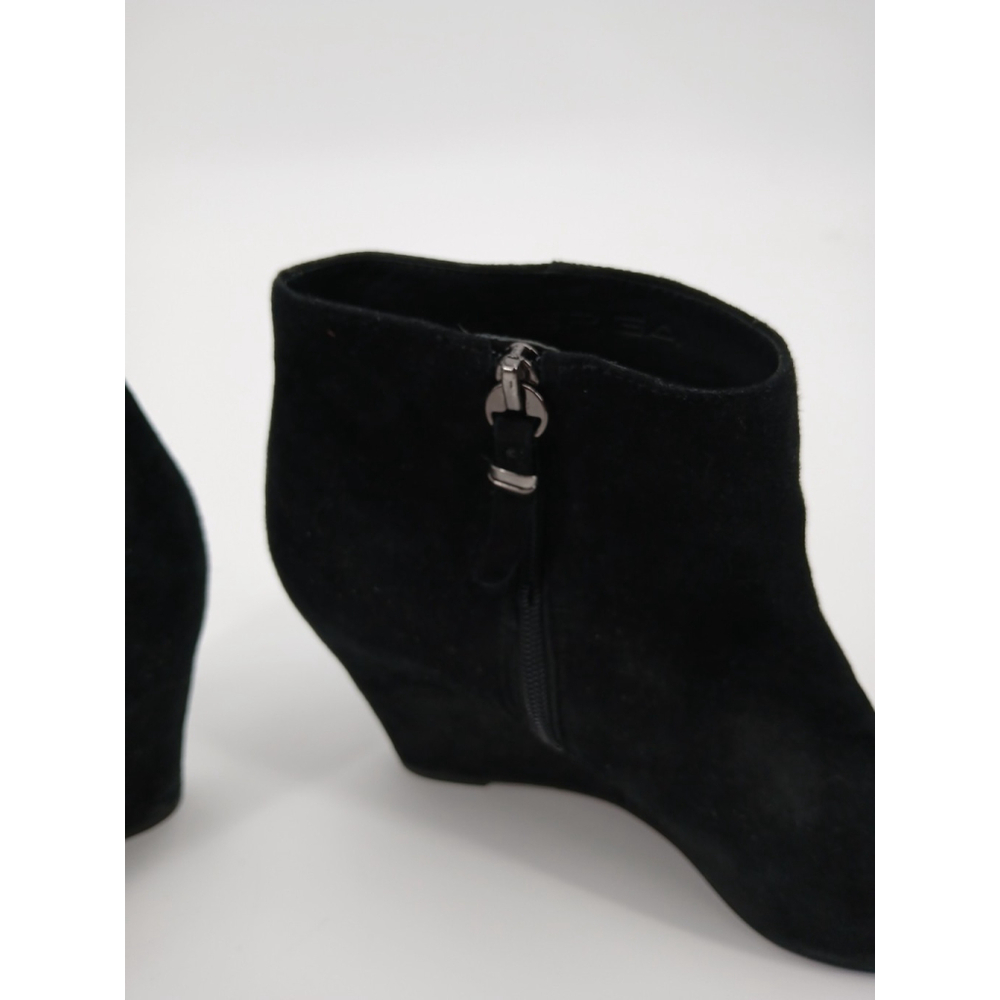 Via Spiga Black Suede Ankle Wedge Boots Size 7 Booties - Picture 5 of 16